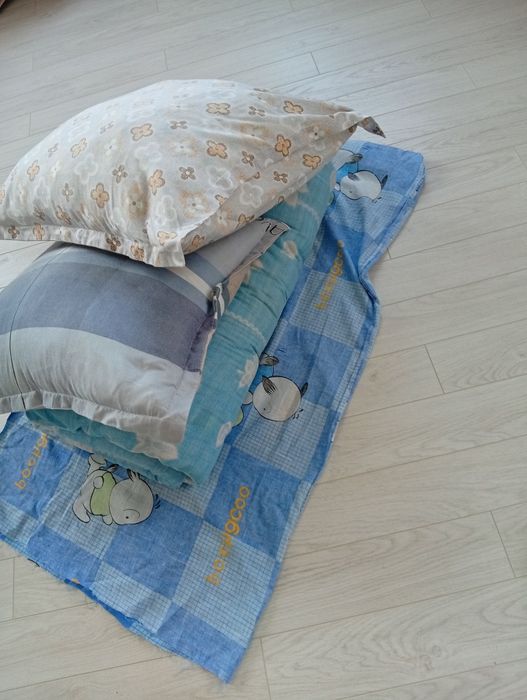 Продам матрас,и 2 подушки.