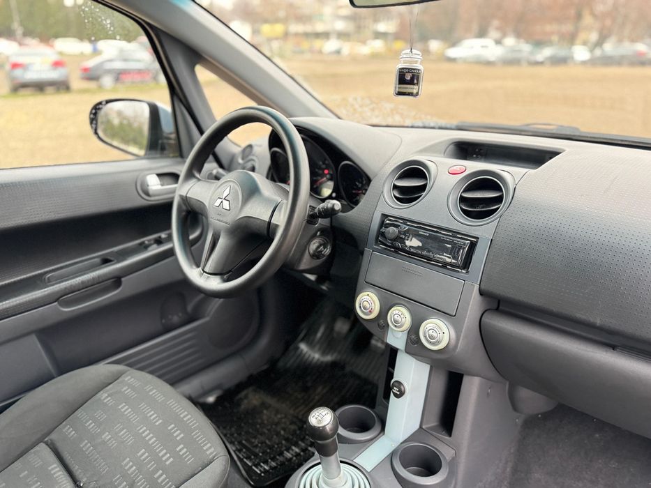 Vând Mitsubishi colt