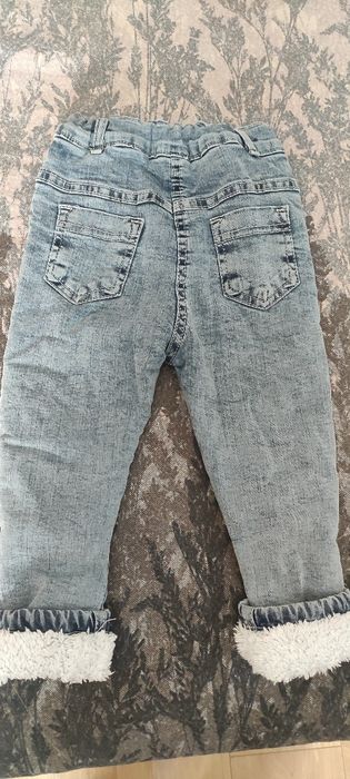 Много дебело яке и дънки с каракул