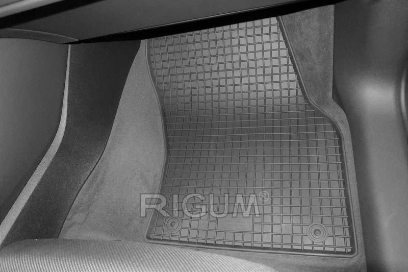 Гумени стелки и багажник AUDI Q3 Ауди след 2019г.