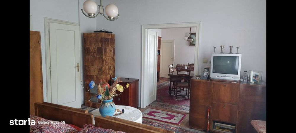 Casă cu pivniță și garaj, în Zona Elisabetin , str Eneas, Timișoara