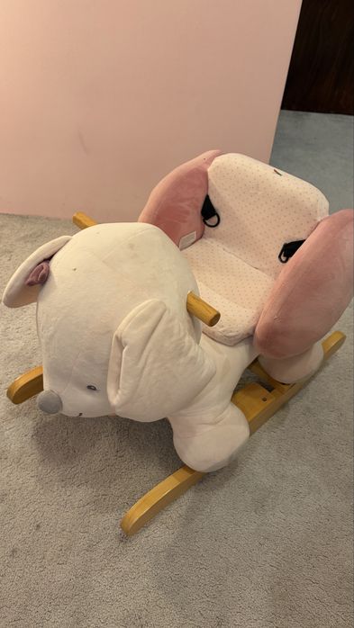 Дървена люлка розово кученце