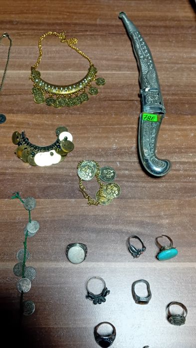 Накити стари и аксесоари  за  народна  носия