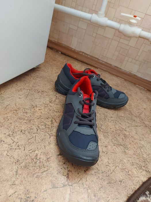 Кроссовки женские