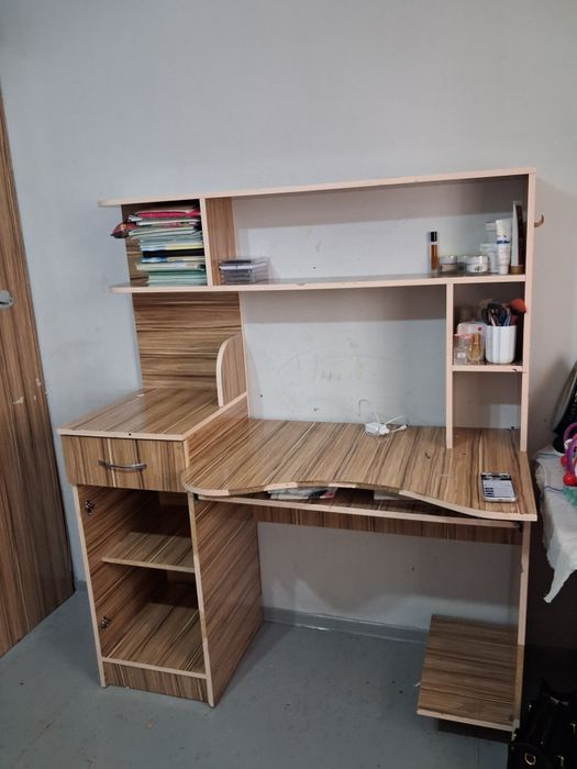 Шифоньер,комп стол,парта сатылады,
