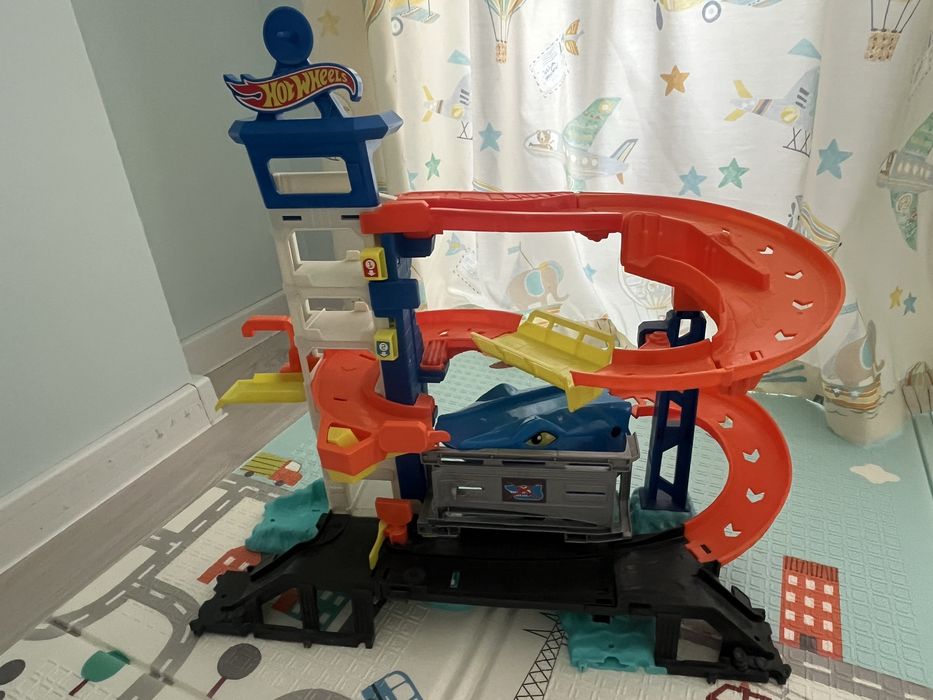 Hot wheels писти+подарък колички
