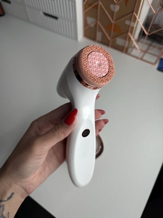 LumiSpa iO Rose Gold si suport (NuSkin)
