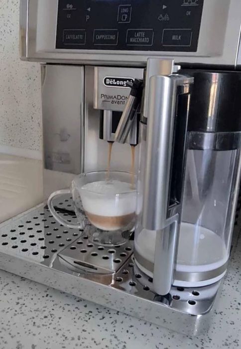 Кафемашина Delonghi PrimaDonna avant ESAM 6700