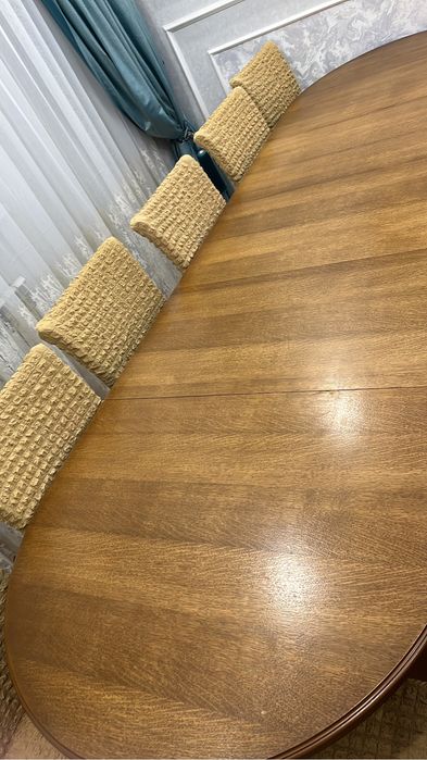 Стол со стульями