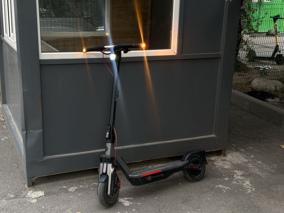 Продам Ninebot f3
