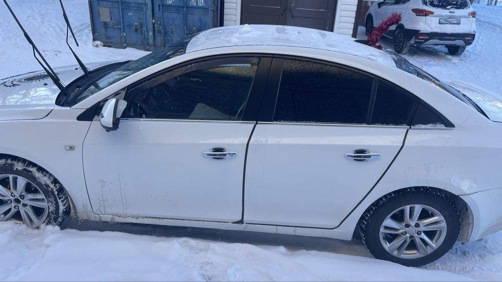 Продам автомобиль Шевроле Круз 2011 год