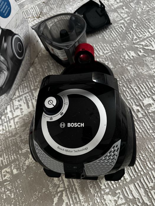 Пылесос Bosch.