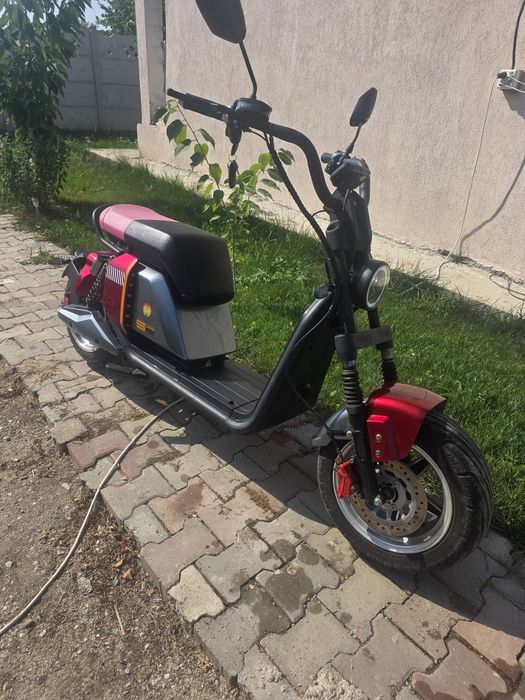 De vanzare scuter electric sport 701 baterie mare 20 amperi,