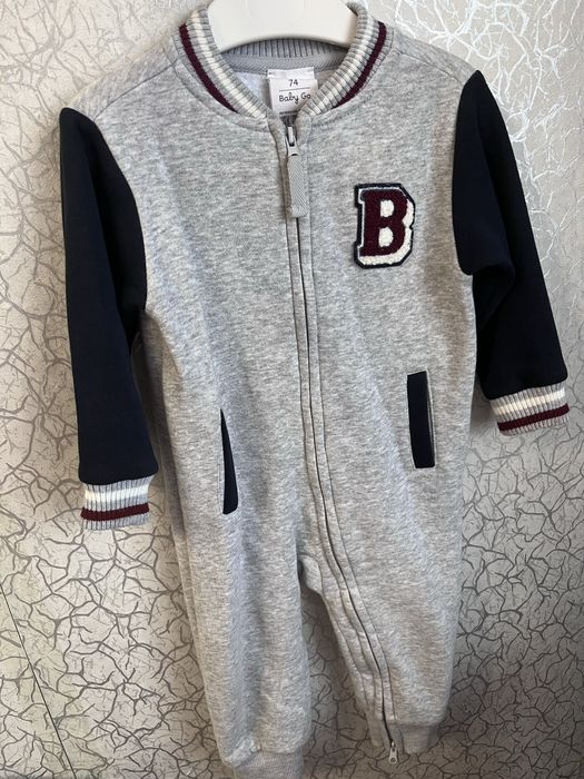 Продам комбенизоны на 6-9мес