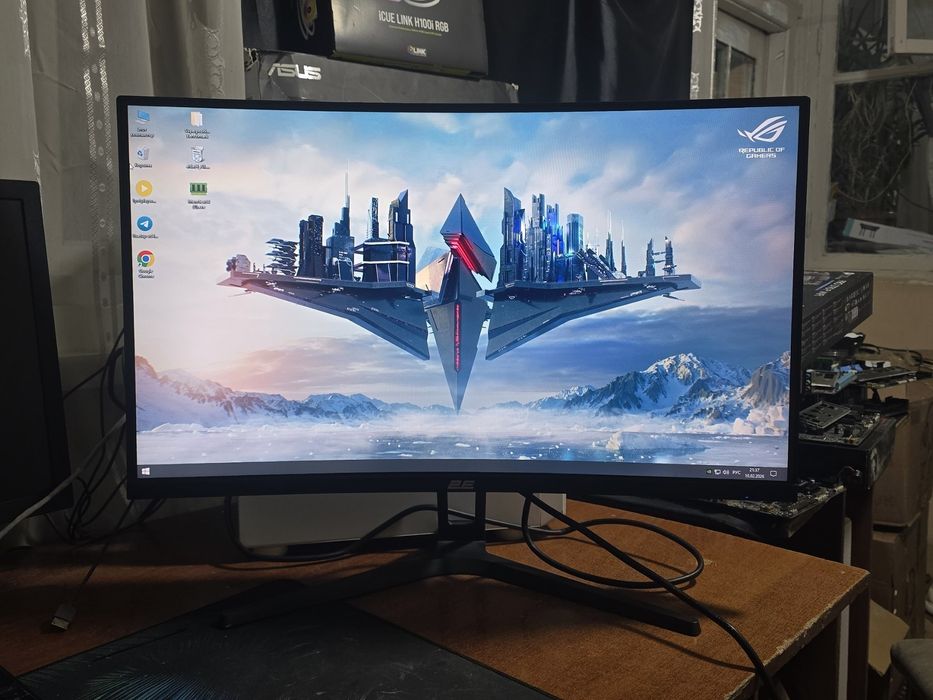 i3 10100, RX 580 8GB, SSD120GB HDD 1TB. Ram 8GB