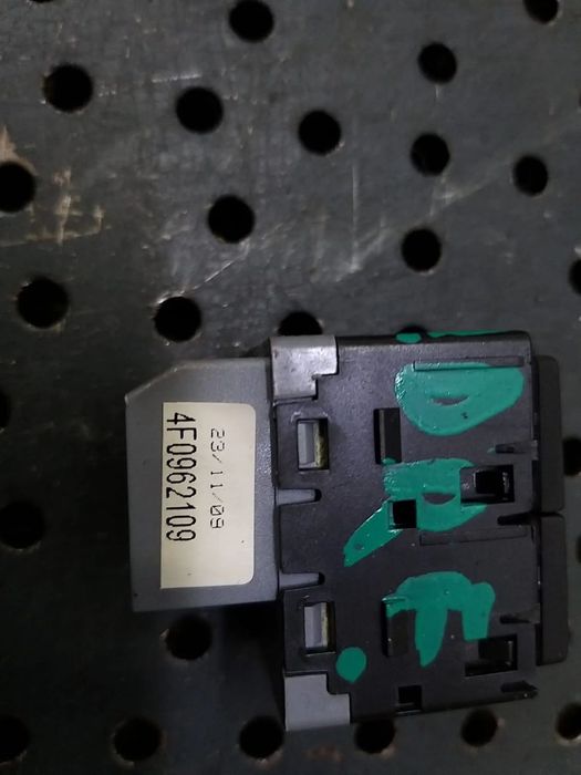 Buton dezactivare alarma audi a4 b8 8k 4f0962109