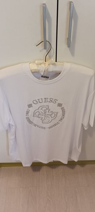 Нова намалена тениска Guess