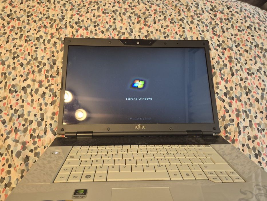 laptop fujitsu + incarcator si geanta