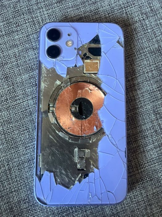 Продам Iphone 12