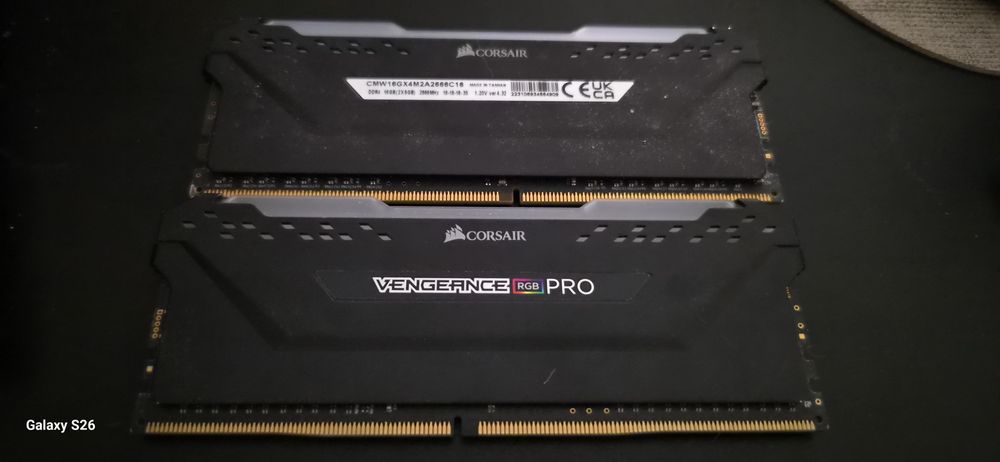 DDR 4 rgb 4 x 8 . 32 Gb