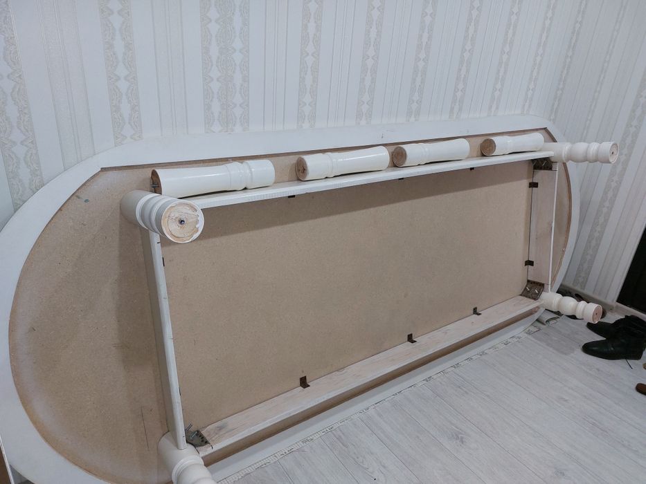 Стол сатылады.Жақсы жағыдайда сақталған.