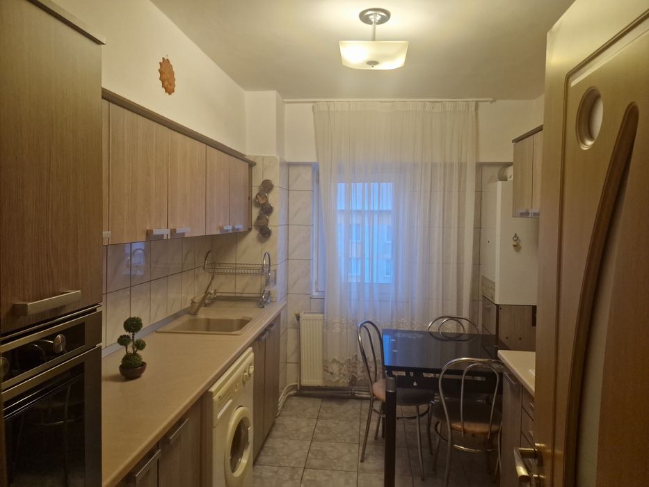 Ap 3 cam,scoala nr.10,la cheie,decomandat,pod,central, balcon,etaj4