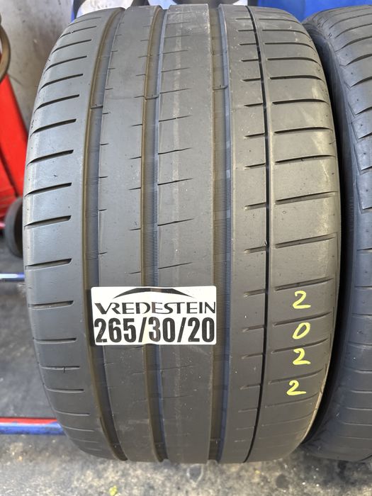 265/30/20 Vredestein