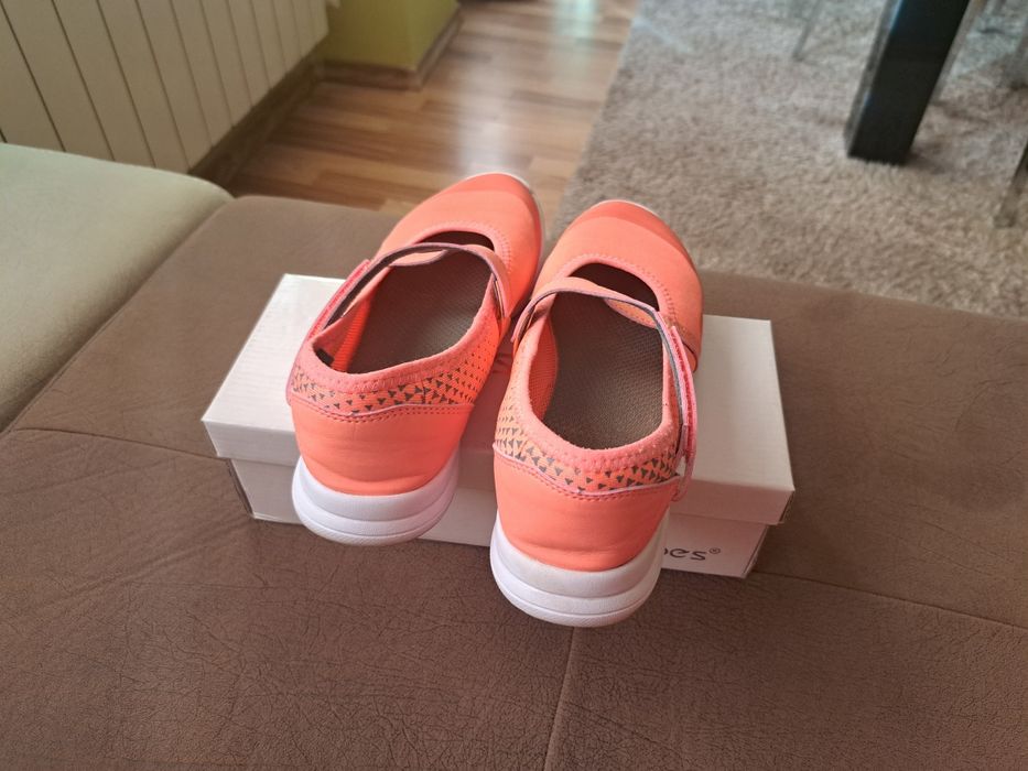 Олекотени обувки 38номер