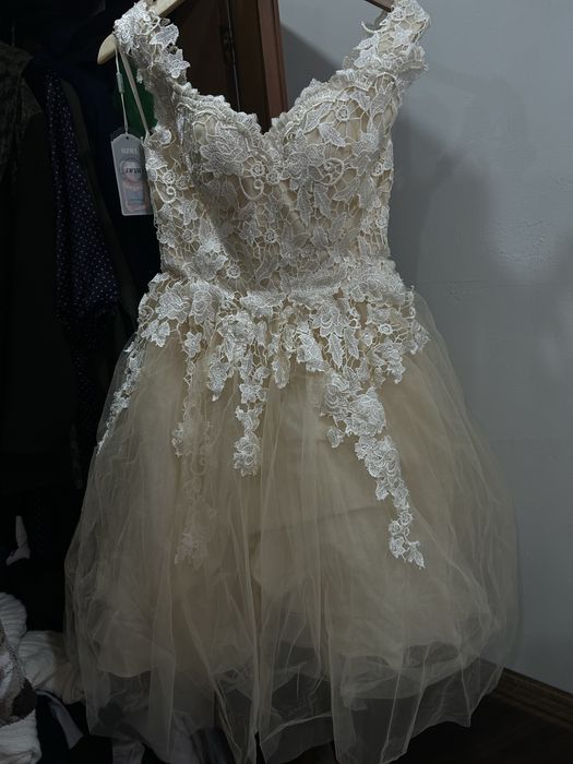 Продам платье с этикеткой, в связи с ненадобностью. Размер 44-46 ~