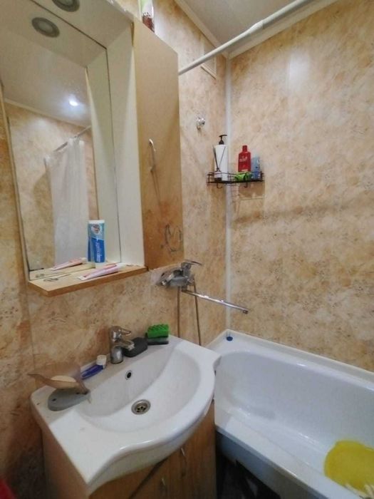 продается 2 ком квартира район Строитель