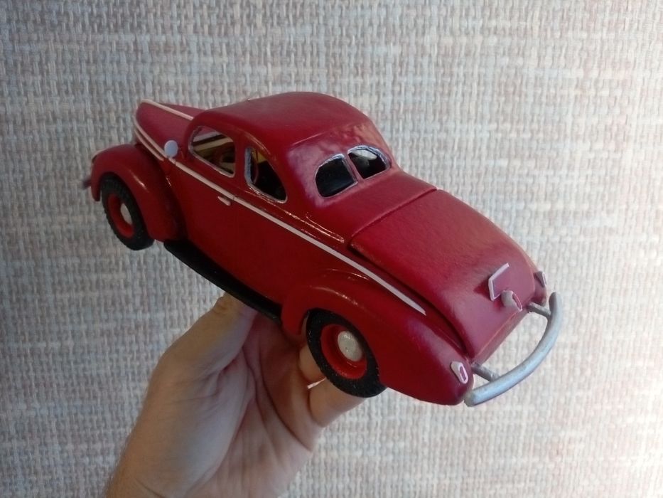 Модель ретро авто.
