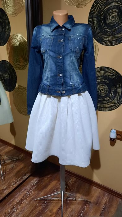 Outfit fusta plasa și Geaca