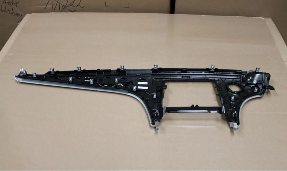 Mercedes w206  конзола + табло черно дърво