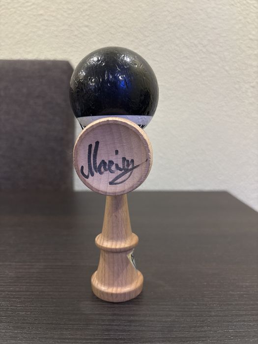 Kendama krom pop blak Semnată de BISOI SI MOCIOIU
