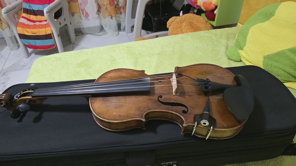 Vand urgent vioara 4/4 impecabila