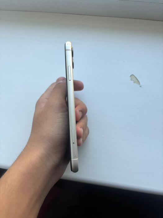 Продаю iPhone 11