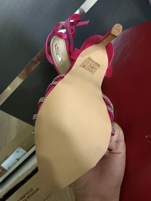 Pantofi eleganti roz cu eticheta