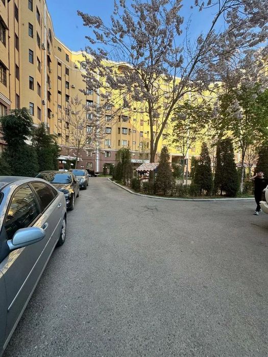 Паркентский базар, Ресторан Уммон
Новостройка Golden House