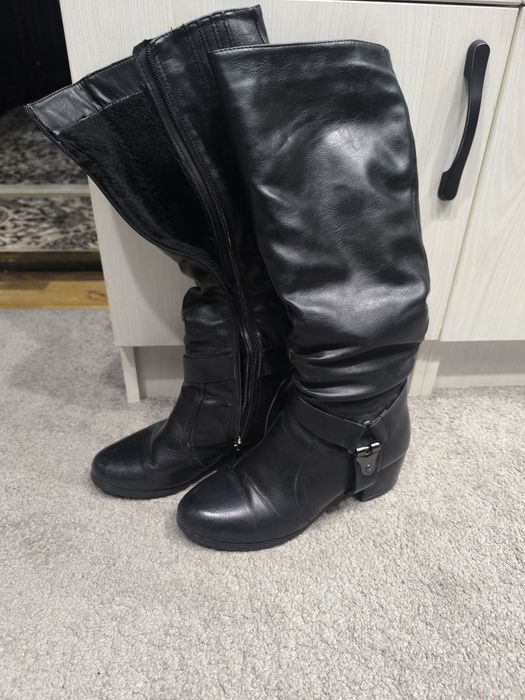 Продаётся обувь женская