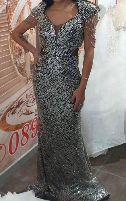 Рокля размер M обличана веднъж