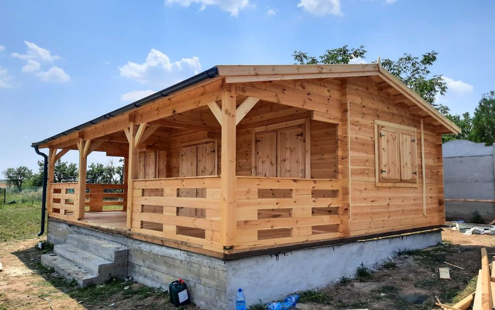 Vând și construiesc căsuțe din lemn