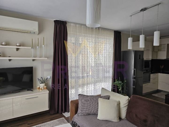 Продава се Тристаен апартамент в Бургас, Сарафово - 110 кв.м за 2200 €/кв.м - Снимка #1