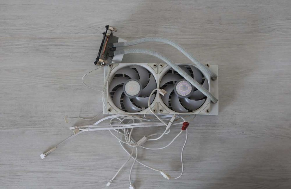 Система жидкостного охлаждения (СЖО) Cooler Master (2 секции, Intel)