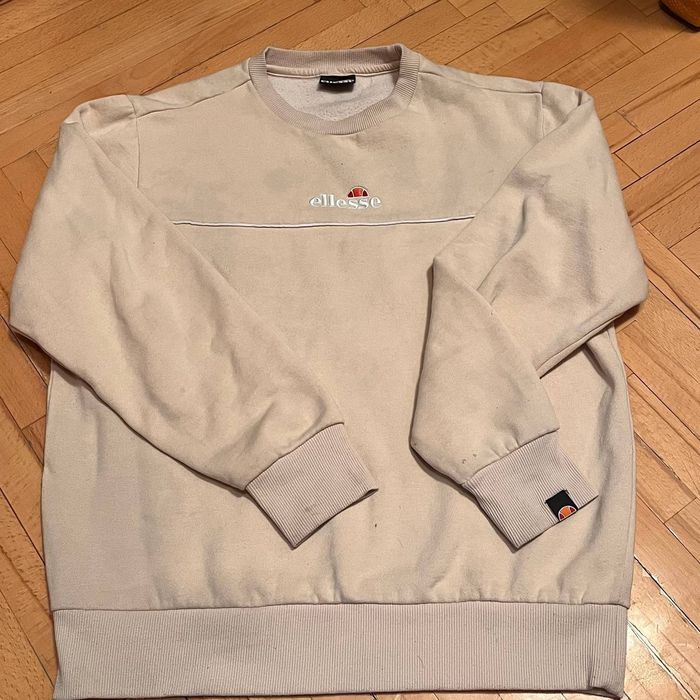 Кофта от бренда ellesse