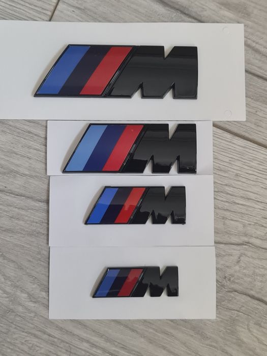 Emblema-Sigla-Logo-M-Power-Performance-Negru-Lucios-Aripi-Spate-Bmw