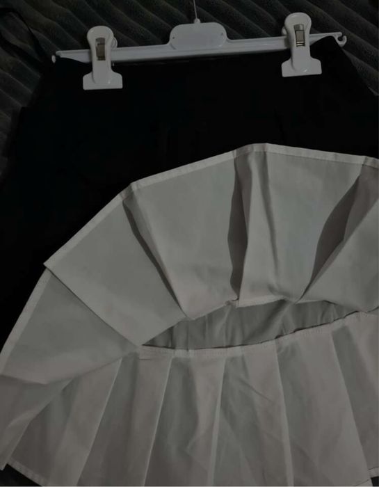 Дамска черна пола плисе с колан