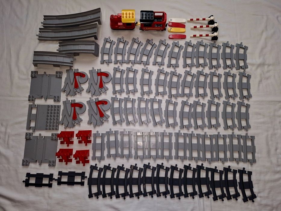 Lot Lego Duplo trenuleț electric.