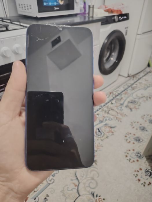 Телефон почти новый