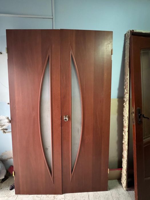 Двери межкомнатные б/у