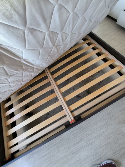 Спален комплект – легло, гардероб, скрин, нощни шкафчета, бюро